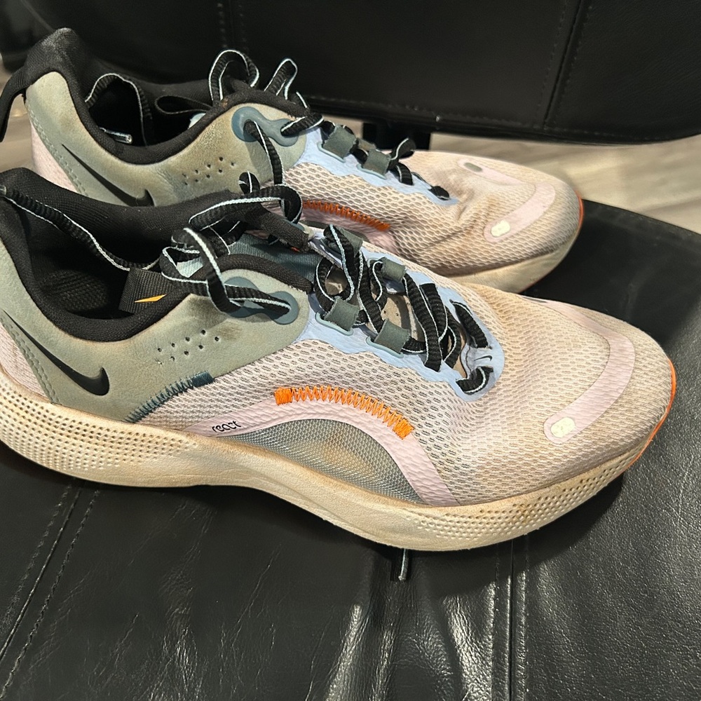 Nike React Sneakers in Black, White, and Orange Running shoes - Picture 4 of 7